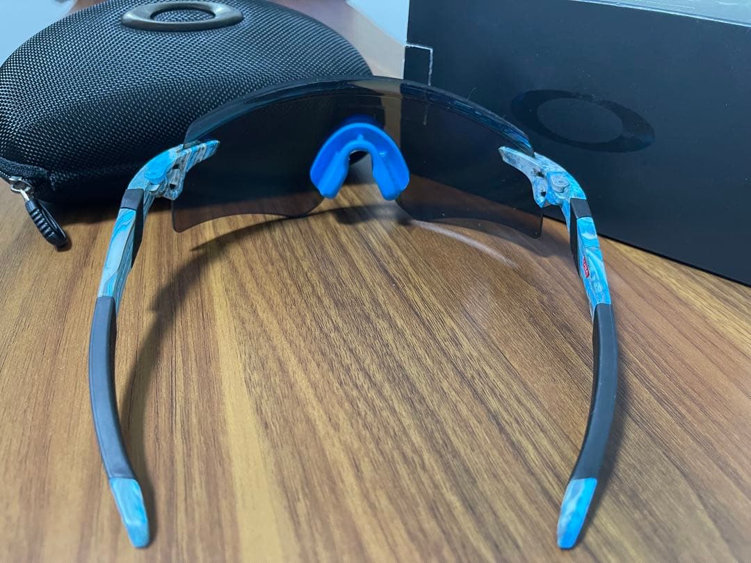 Oakley スポーツサングラス 青色レンズ