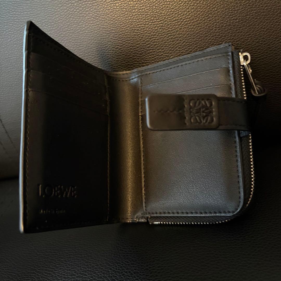 美品！早い者勝ち！LOEWE ブラック 本革二つ折り財布