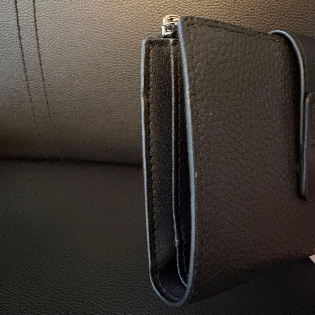 美品！早い者勝ち！LOEWE ブラック 本革二つ折り財布