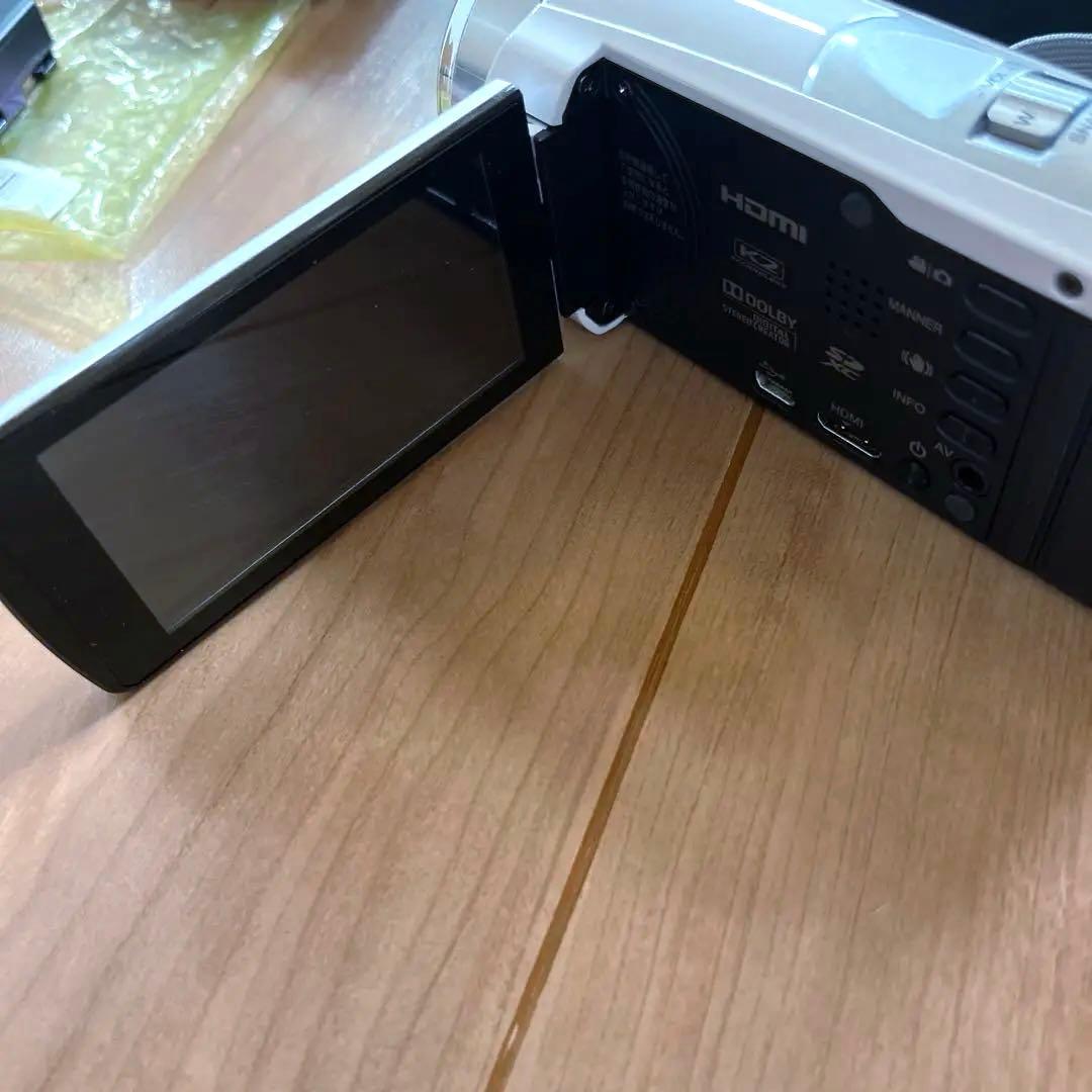 美品〜JVC Everio GZ-E700 ビデオカメラ ホワイト〜