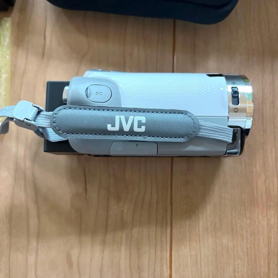 美品〜JVC Everio GZ-E700 ビデオカメラ ホワイト〜