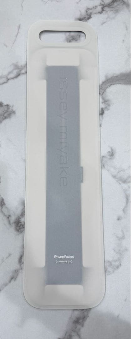 iPhone Pocket by ISSEY MIYAKE ショート サファイア