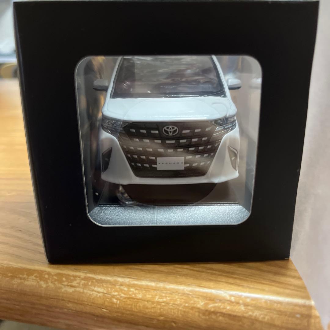 トヨタ 新型アルファード　エグゼクティブラウンジ　ミニカー　非売品