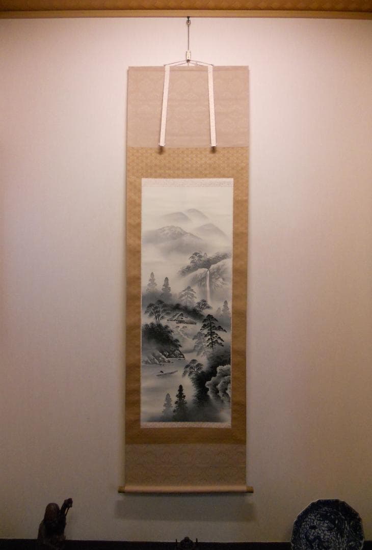 掛け軸 鈴木圭泉 水墨山水 絹本 希少 軸装 茶道具 掛軸 美品 です。