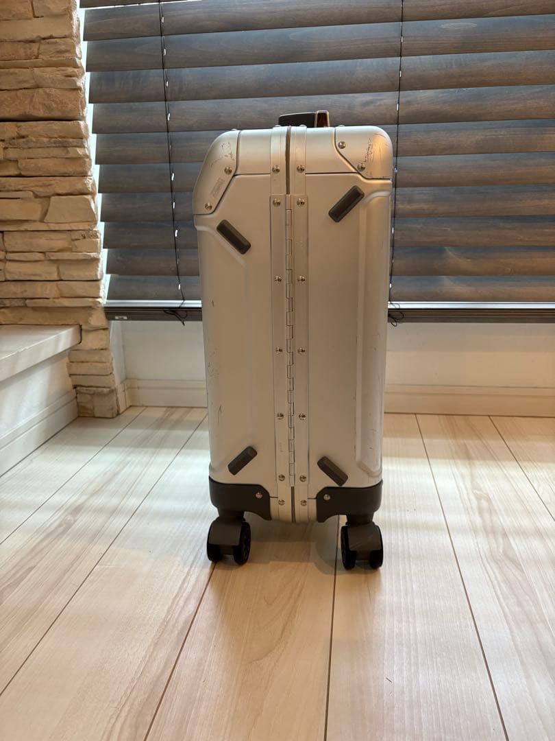 ZERO HALLIBURTON キャリーケース 31L 機内持ち込み可サイズ