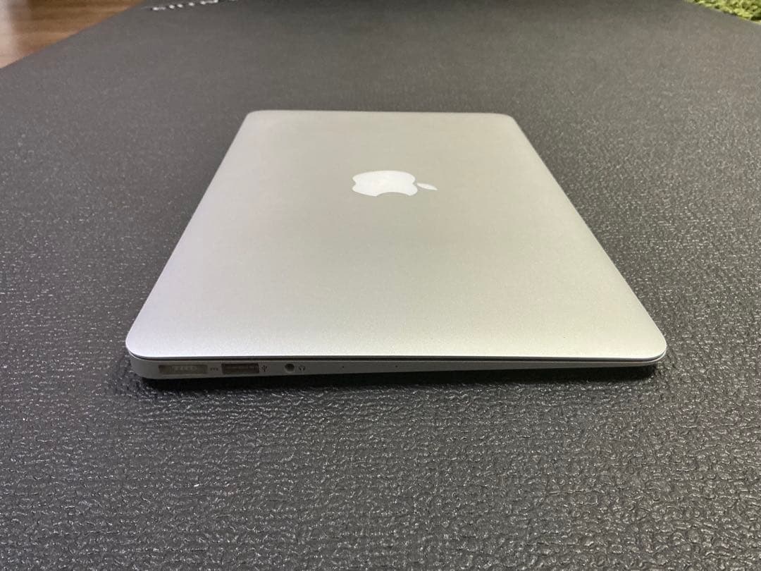 動作美品　MacBook Air A1465