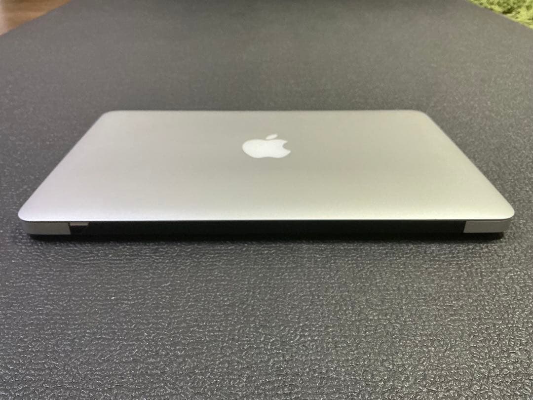 動作美品　MacBook Air A1465