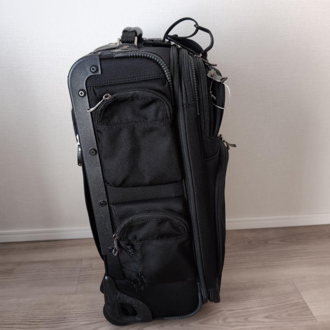 お*も様 【希少】 Travelpro FlightCrew5 22\" Pilo