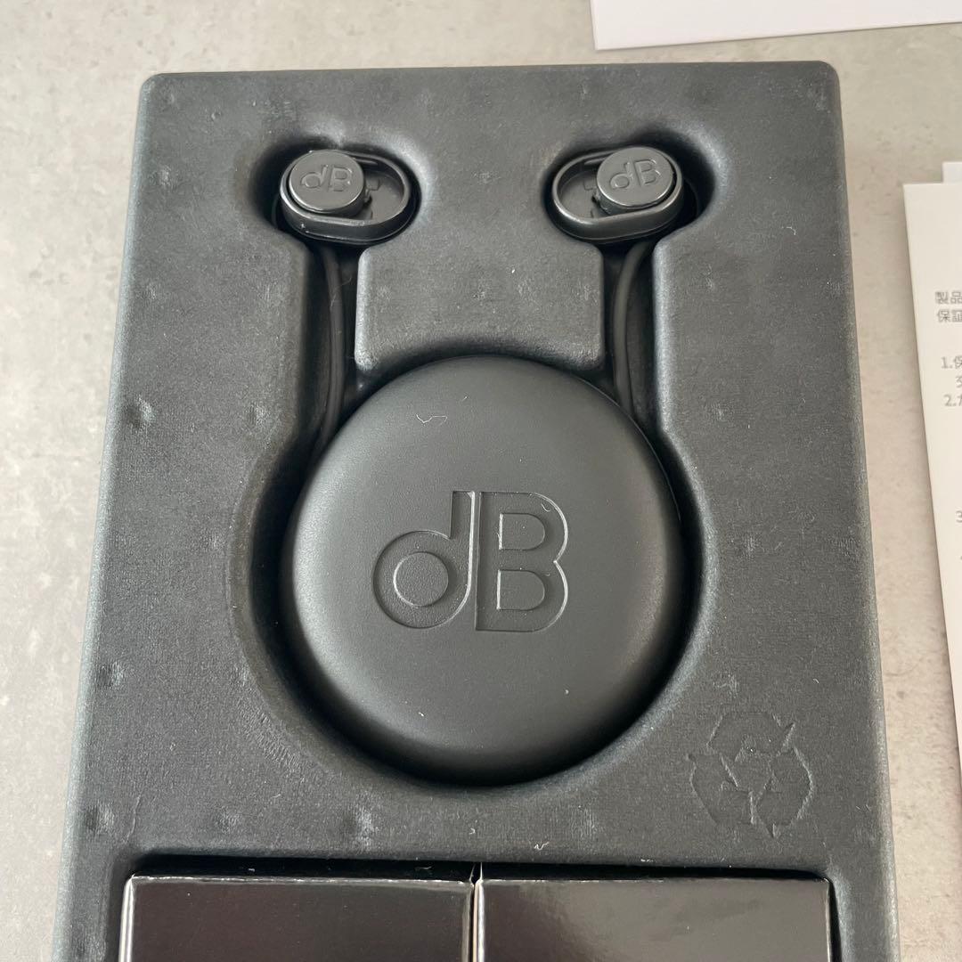 dBud 音量調整可能なイヤープラグ（耳栓）charcoal Black