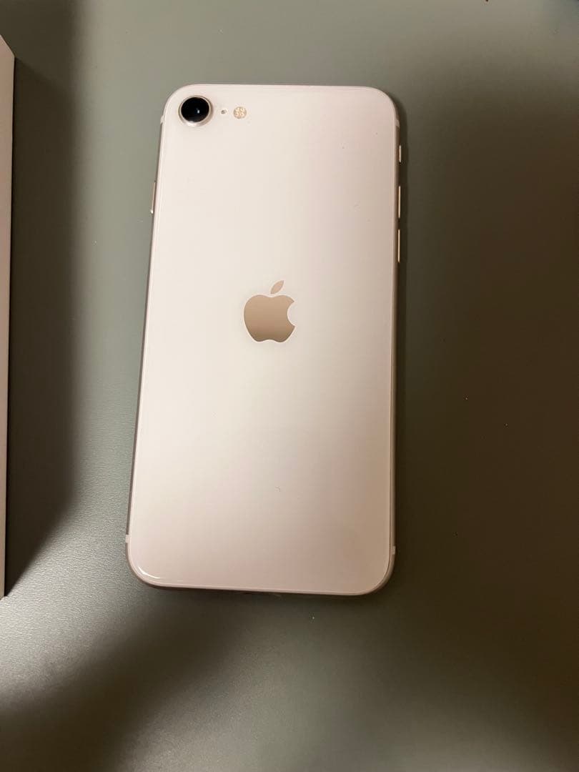 iPhone SE (第3世代) スターライト 64 GB SIMフリー