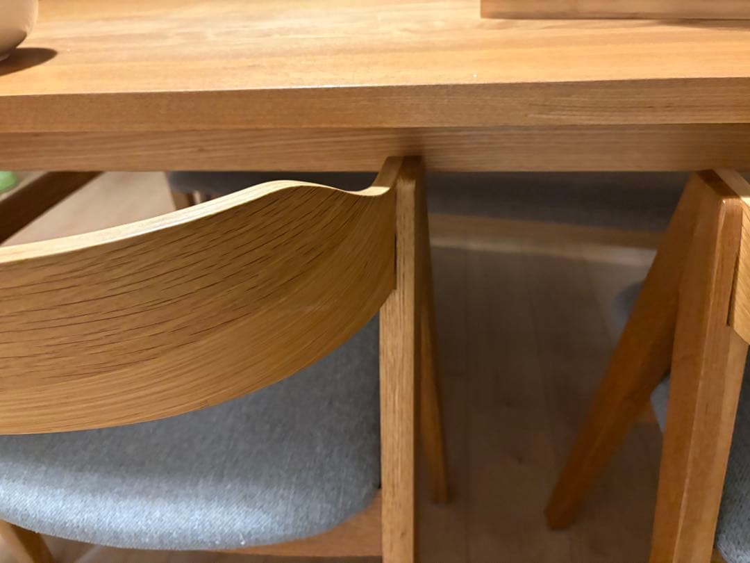 ak様値下げ　引取り可能な方。SIGNEダイニングテーブルチェア　４点セット