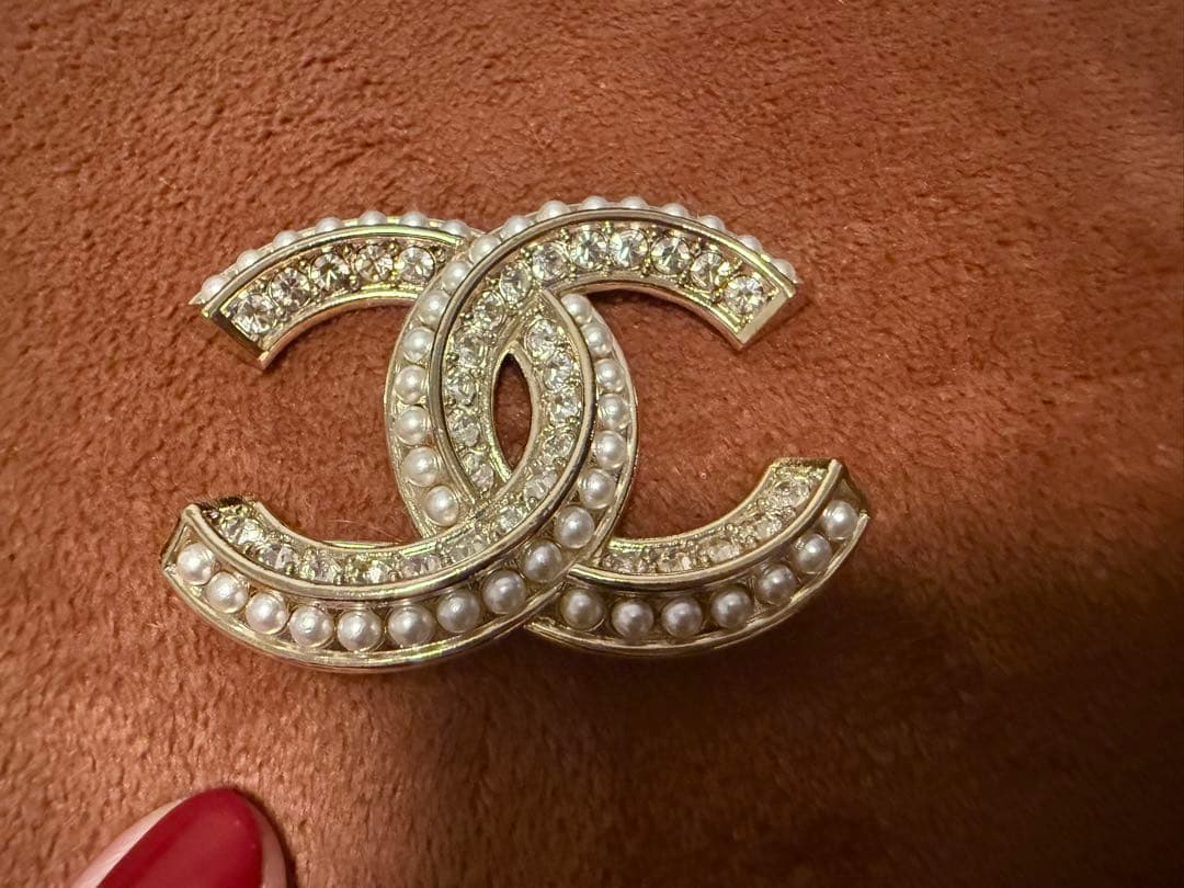 CHANEL CCロゴブローチ パールとクリスタル