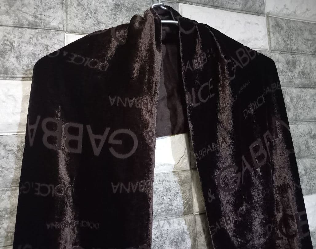 DOLCE&GABBANA　ブランドロゴ柄　ストール
