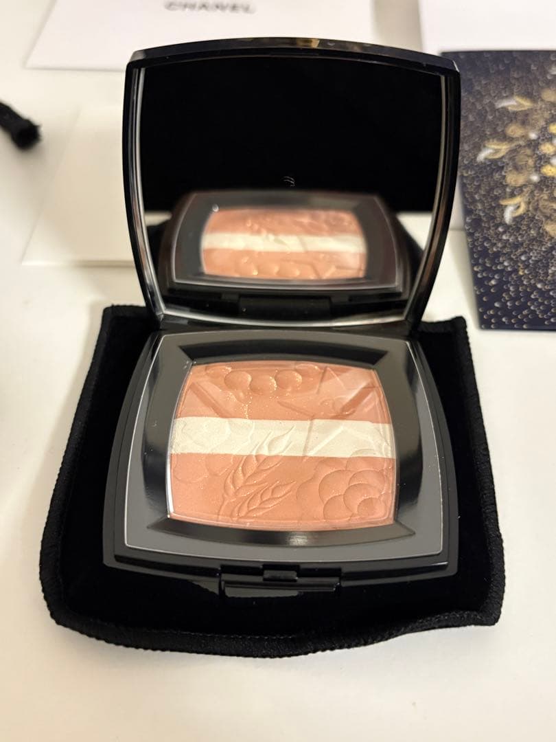 CHANEL 2025ホリデーレシーニュドゥシャネルチークペッシュルミエール