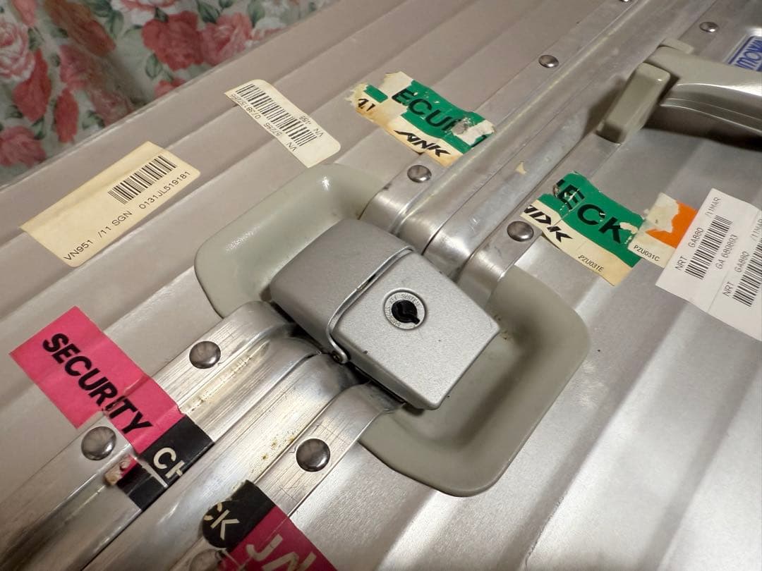 (値下げ)RIMOWA アルミニウム製2輪キャリーケース 中型