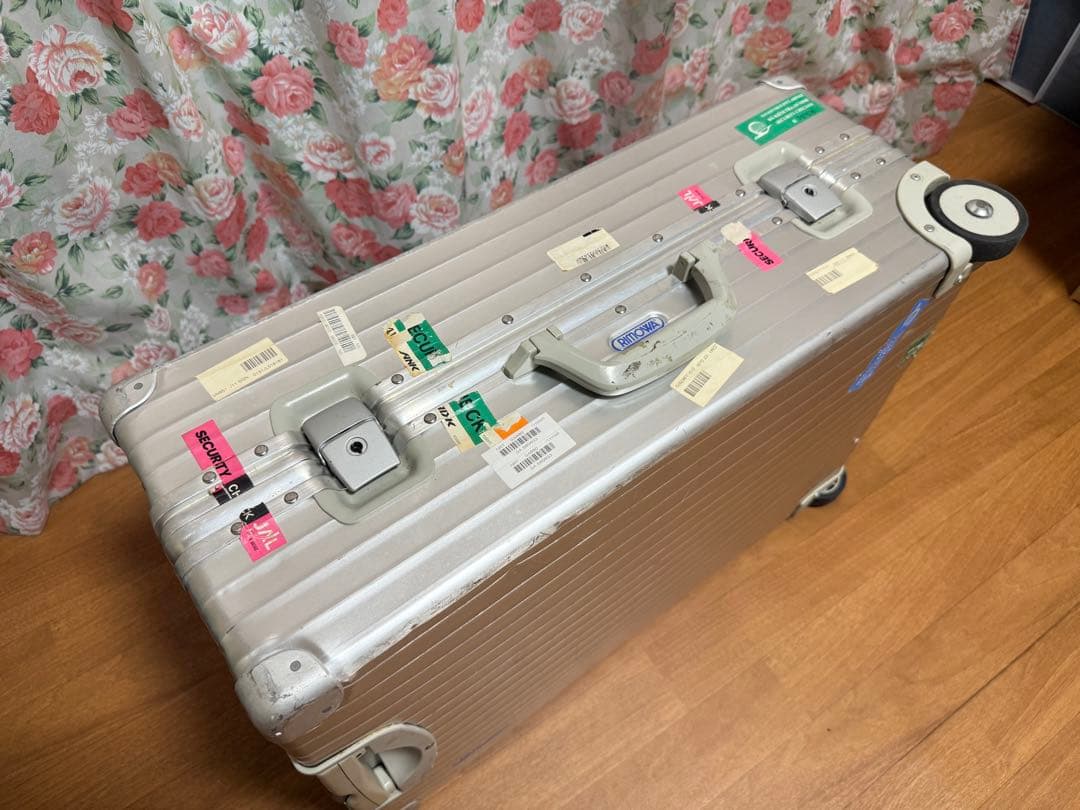 (値下げ)RIMOWA アルミニウム製2輪キャリーケース 中型