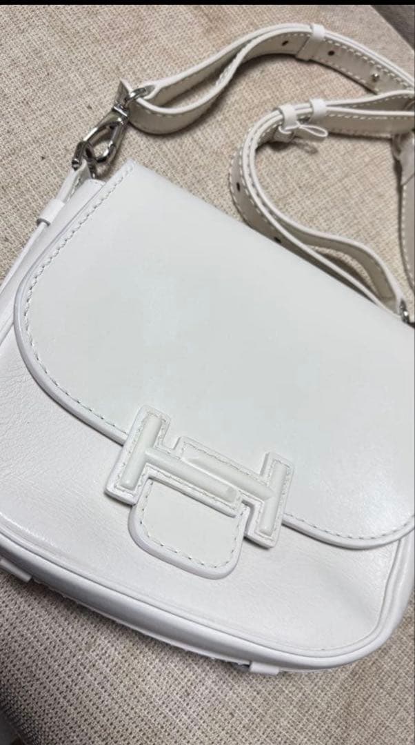 トッズ　ショルダーバッグ　ホワイト