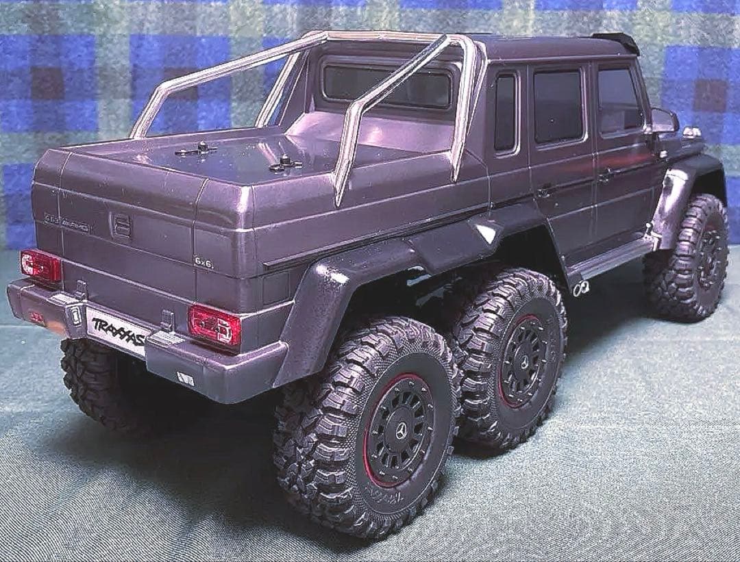 月半です トラクサス TRX6 ベンツ G63 クローラーTRX4