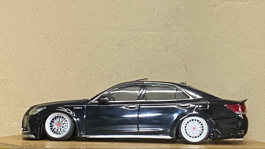 プラモデル完成品　 アオシマ 1/24 クラウンロイヤル　 21マジェスタ化