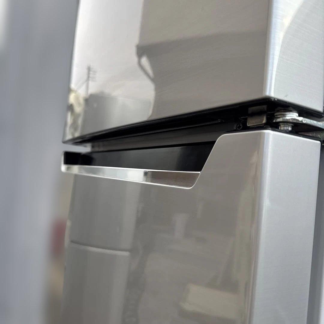 送料込 Hisense 冷蔵庫 227L スリム大容量 鏡面 省エネタイプ