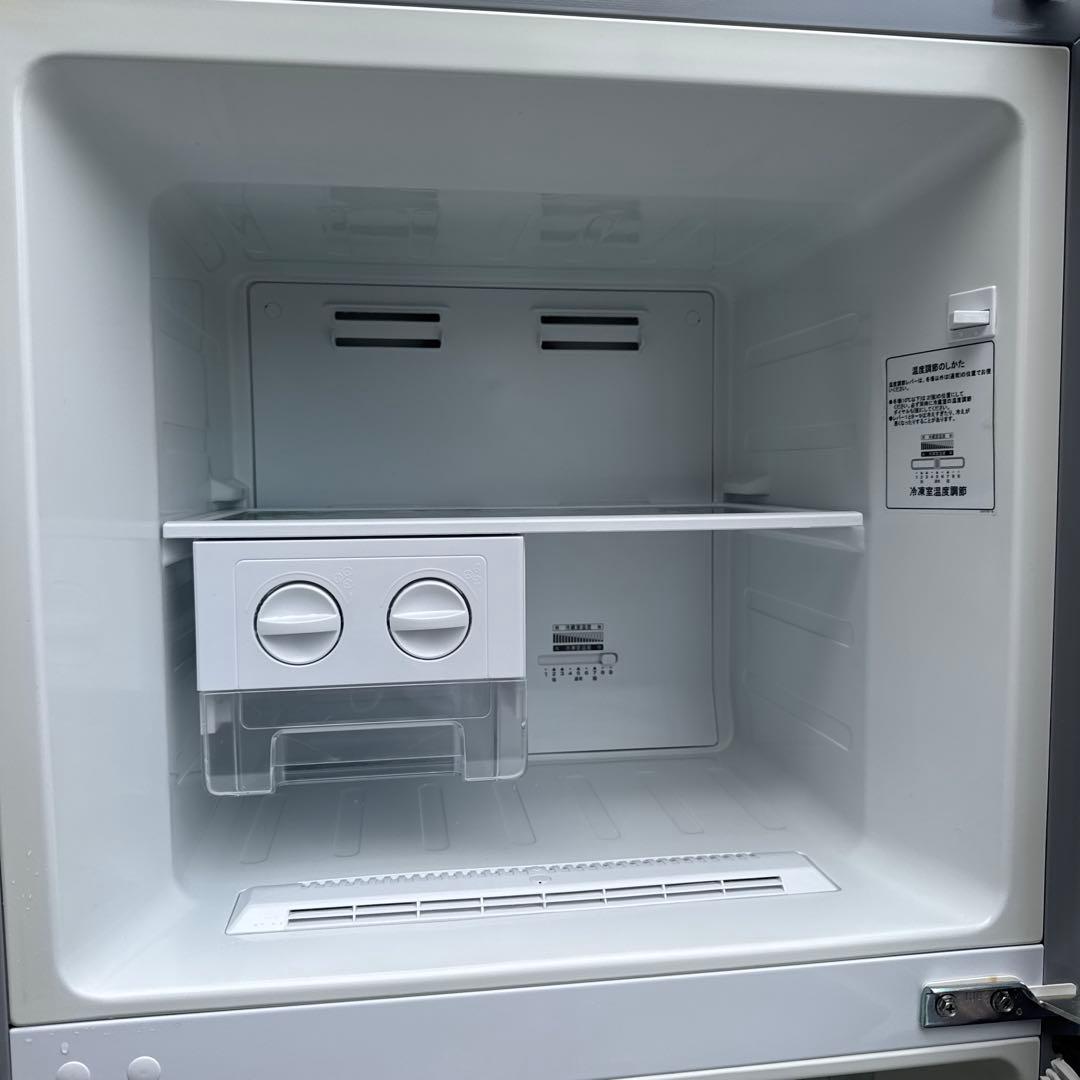 送料込 Hisense 冷蔵庫 227L スリム大容量 鏡面 省エネタイプ