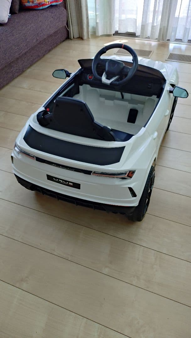 URUS ホワイト 電動乗用車 オープンカー　ランボルギーニ