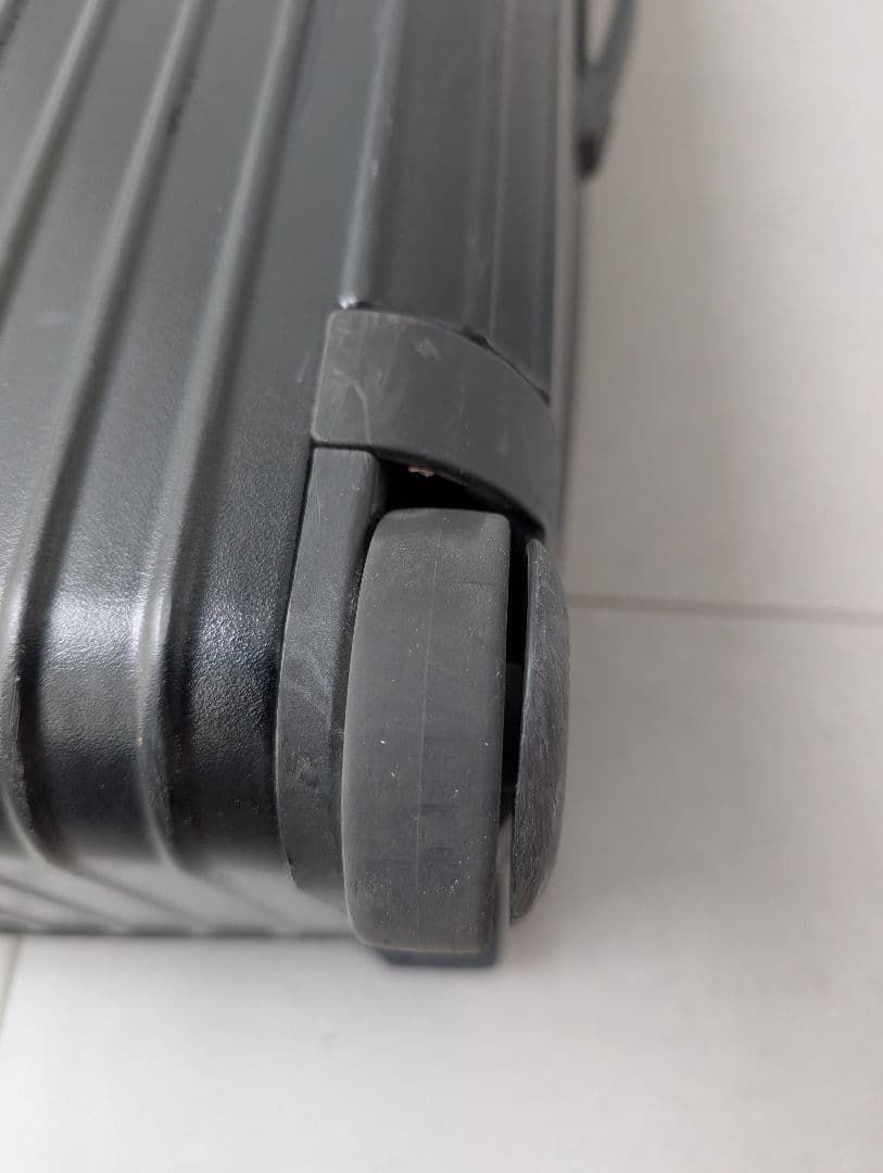 リモワ サルサ 黒 104L 2輪　851.77 綺麗です