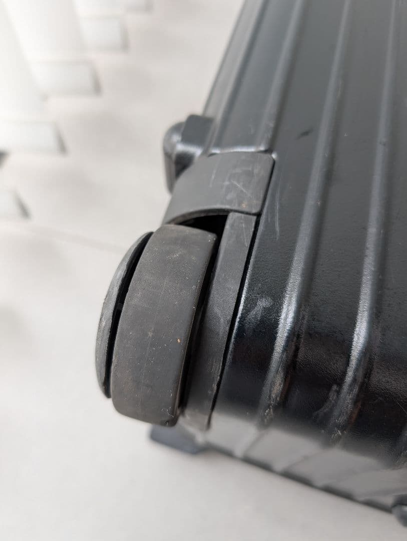 リモワ サルサ 黒 104L 2輪　851.77 綺麗です