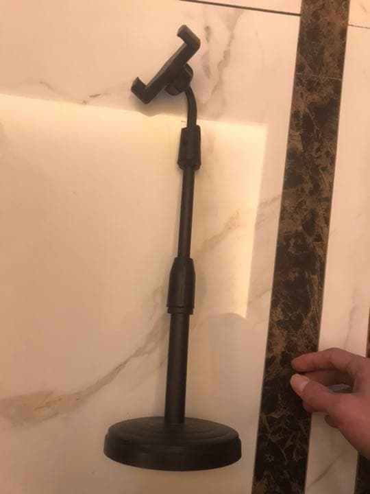 伸縮性のある電話ホルダー