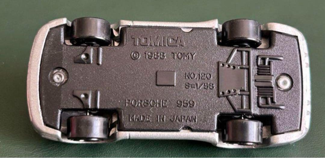 トミカ ポルシェ 959 シルバー シート黒