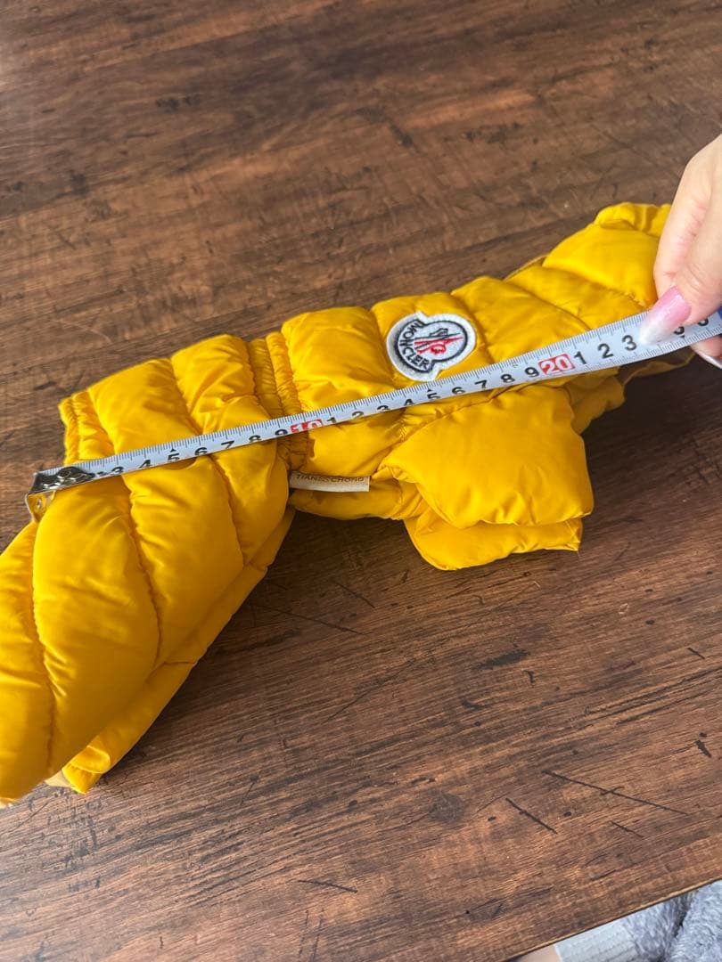 注目【美品】MONCLER 犬服 フード付き黄色 小型犬用