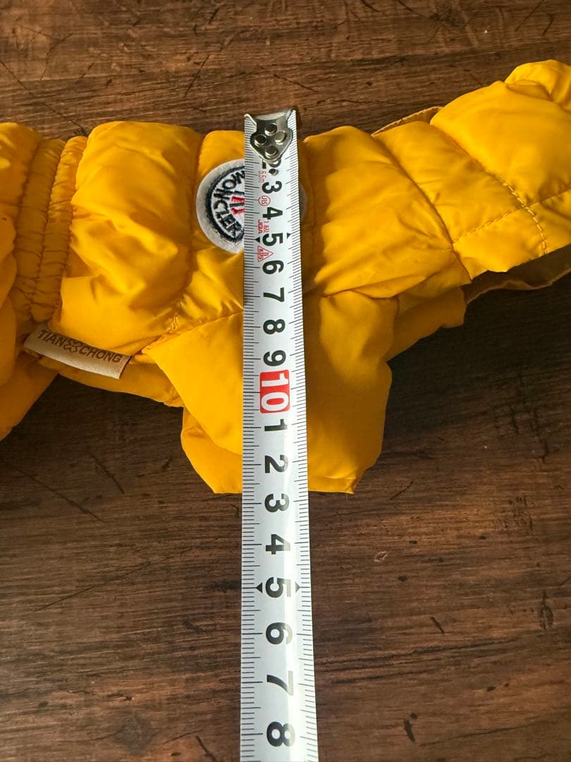 注目【美品】MONCLER 犬服 フード付き黄色 小型犬用
