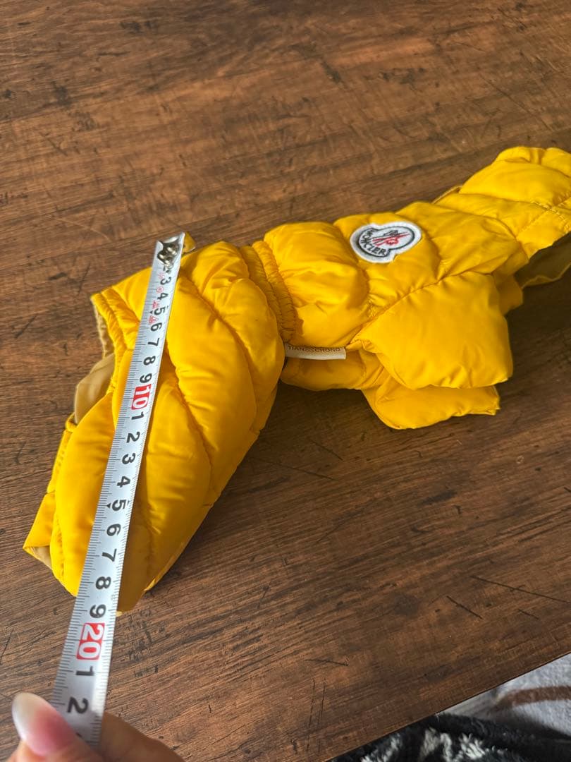 注目【美品】MONCLER 犬服 フード付き黄色 小型犬用