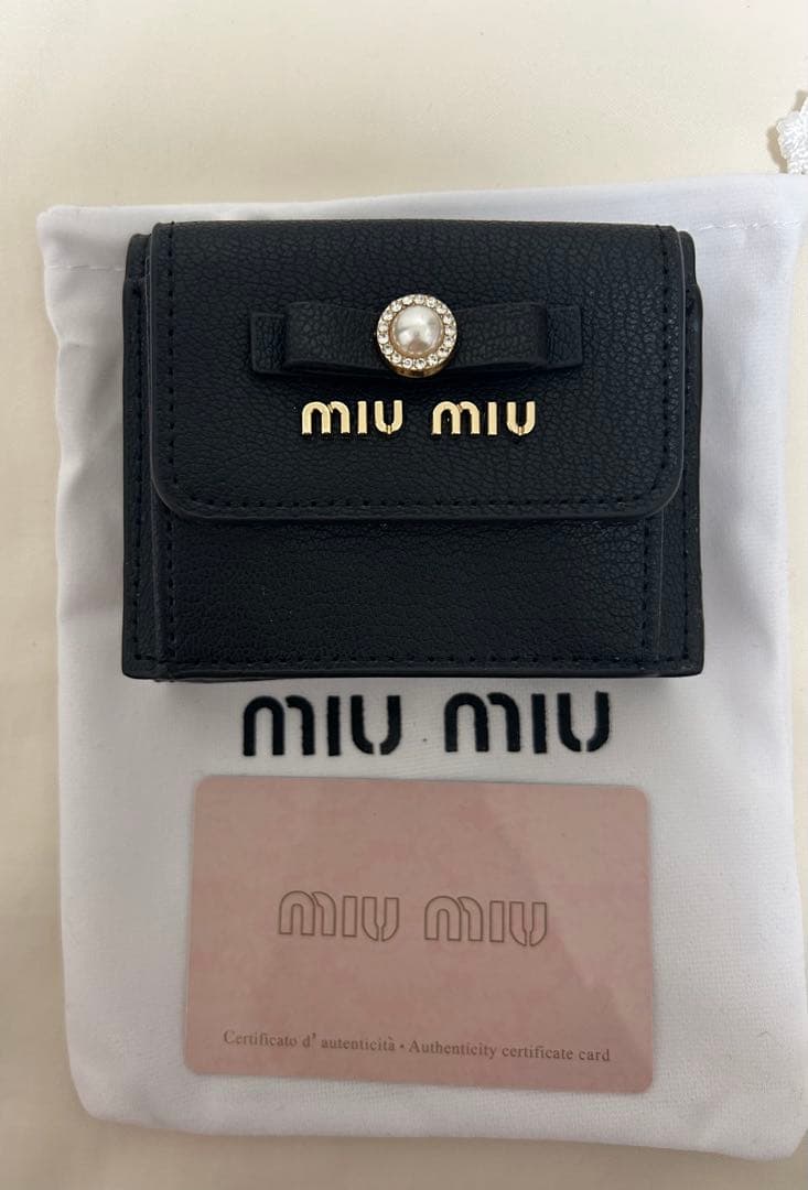 MIU MIU 三つ折り財布 ブラック