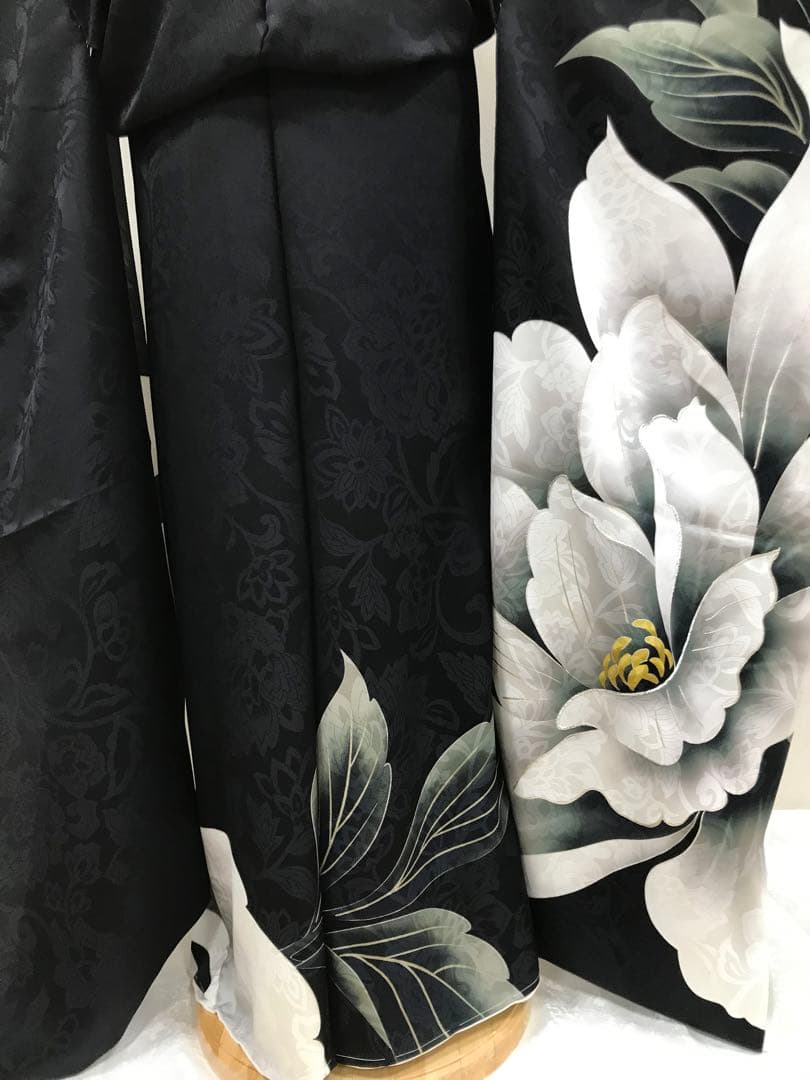 振袖　未仕立て品　モダンな牡丹柄