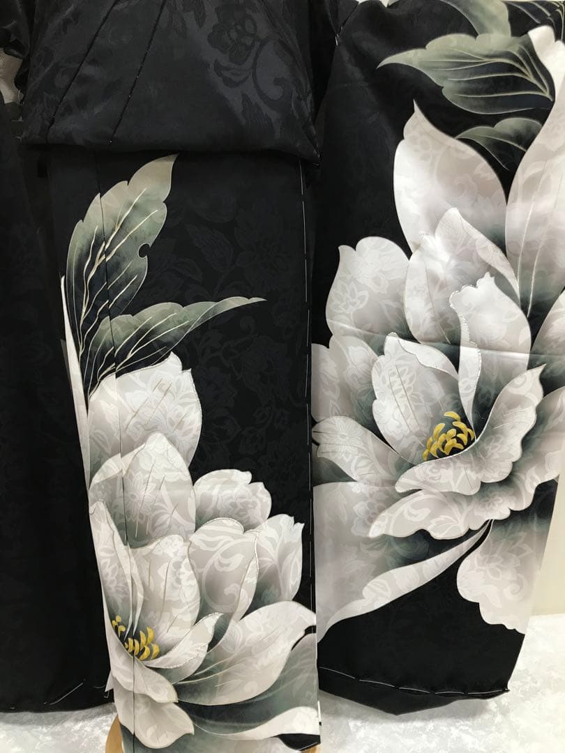 振袖　未仕立て品　モダンな牡丹柄