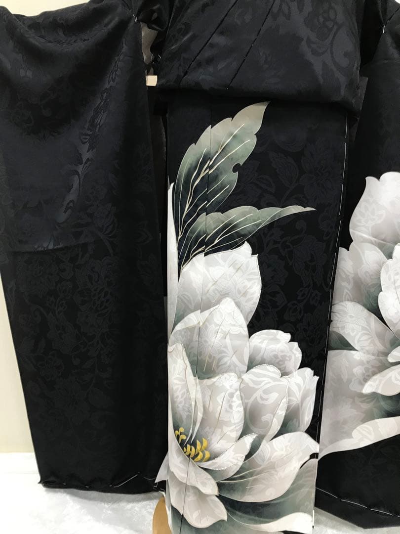 振袖　未仕立て品　モダンな牡丹柄