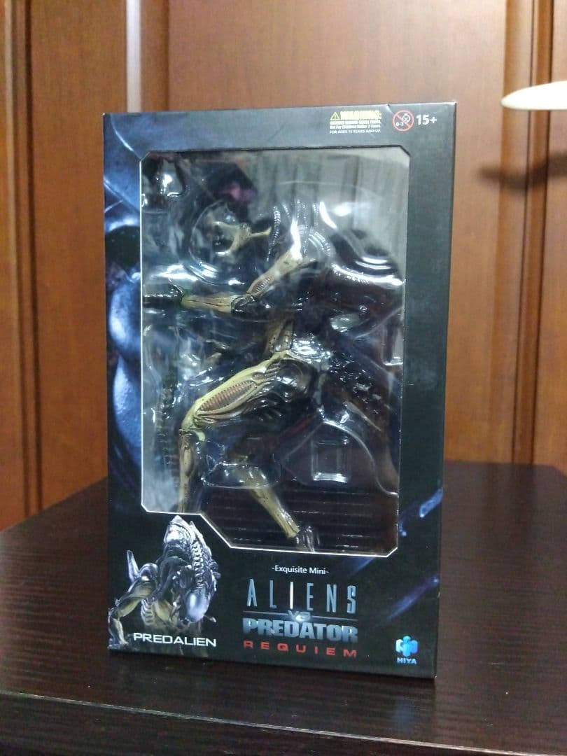 【送料込み】エイリアンVSプレデター 1/18アクションフィギュア プレデリアン