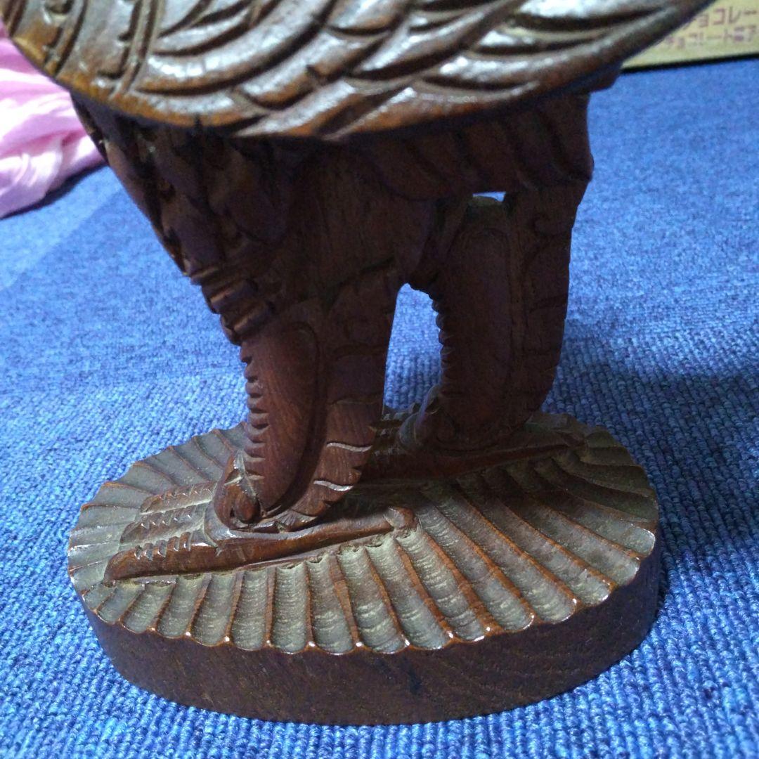 木製神像 彫刻 伝統的デザイン