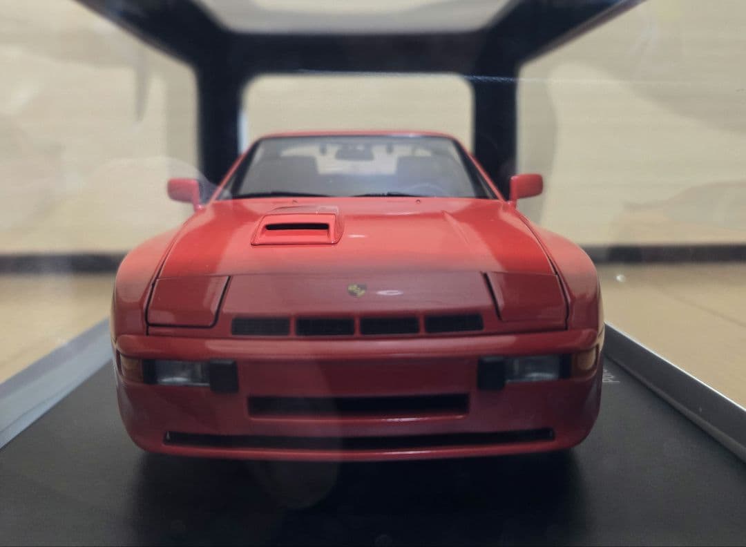 ミニカー AUTOart 1/18 PORSCHE 924 Carrera GT