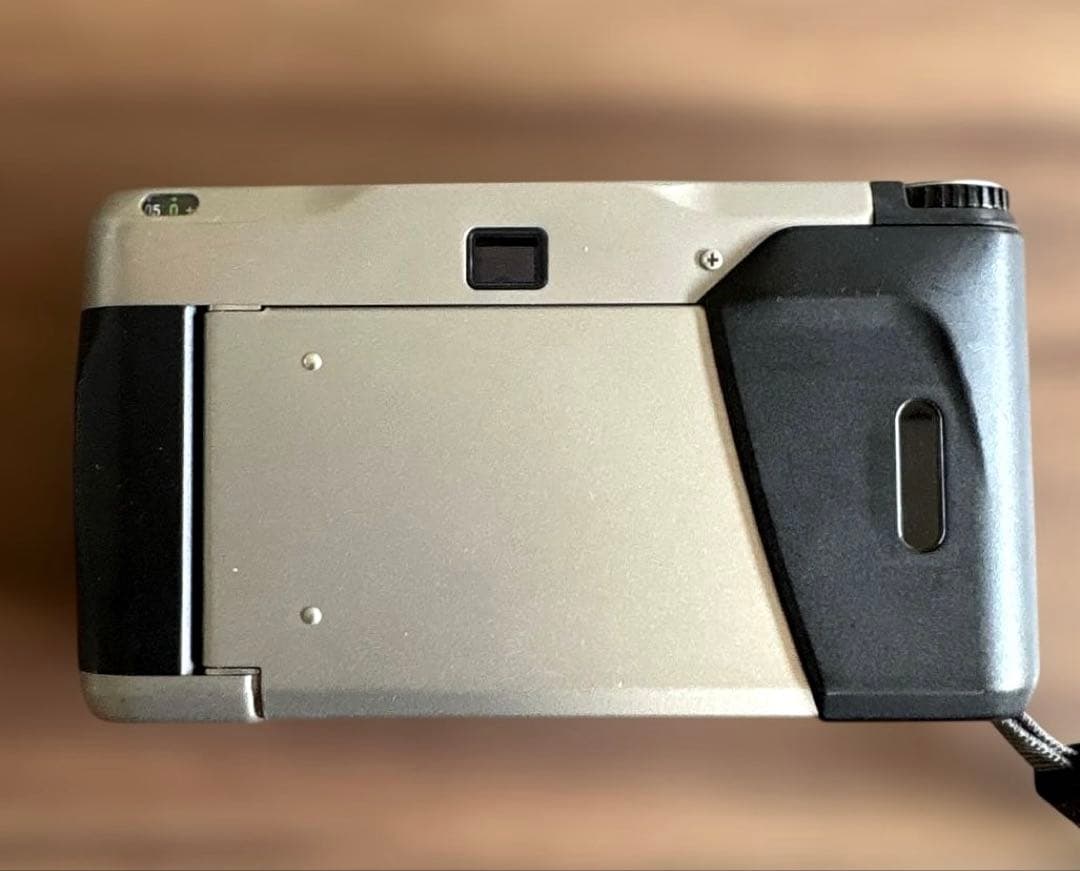 【高級コンパクトカメラ・希少】 Contax T2 チタンクローム