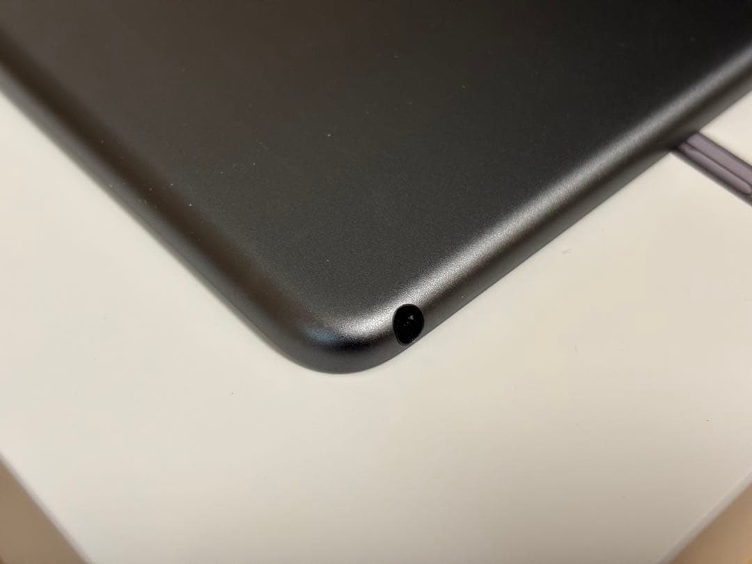 iPad AIR 第3世代 WIFI 64GB （液晶表示むらあり）