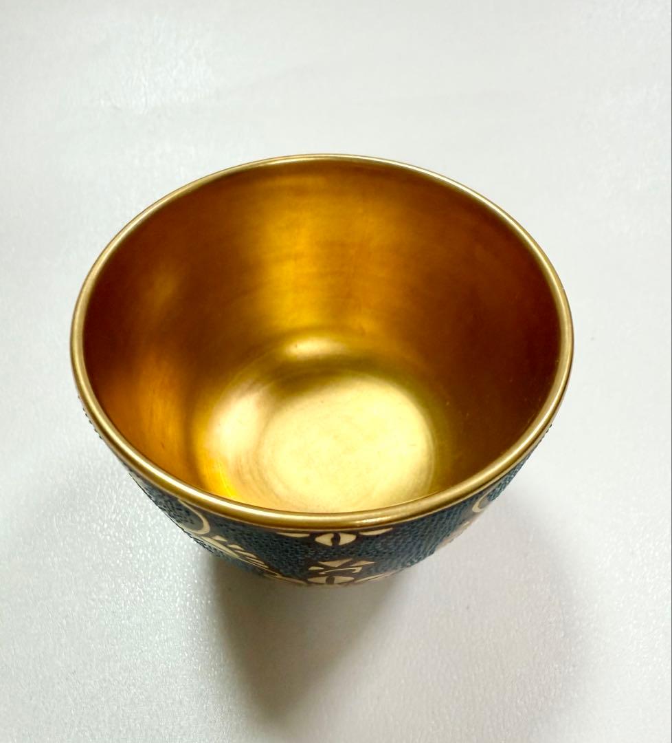 仲田錦玉　青粒唐草ぐい呑金彩　共箱、共布、栞