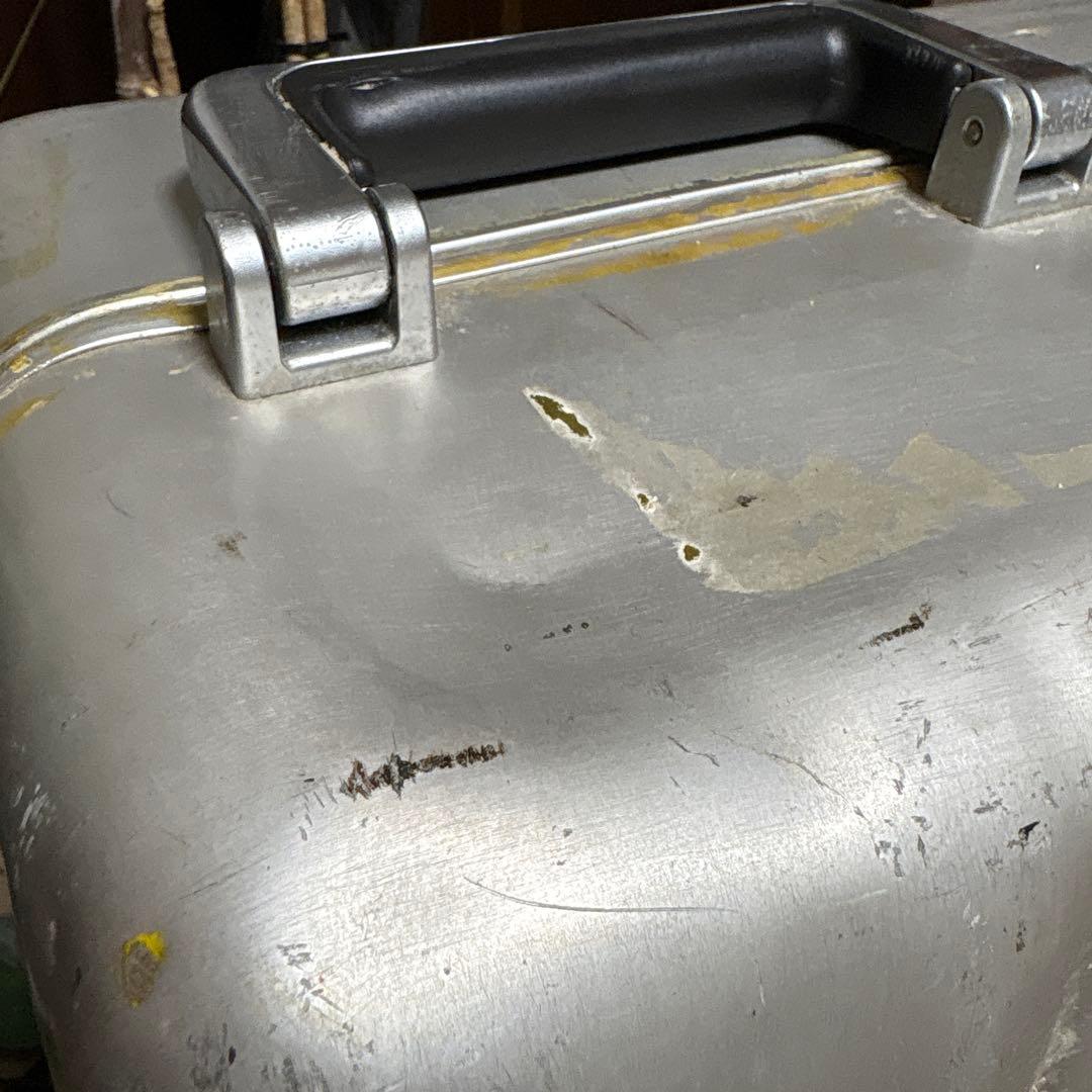 旅の雰囲気あり　格好いい大型　ゼロハリバートン　アルミ製スーツケース 車輪交換済