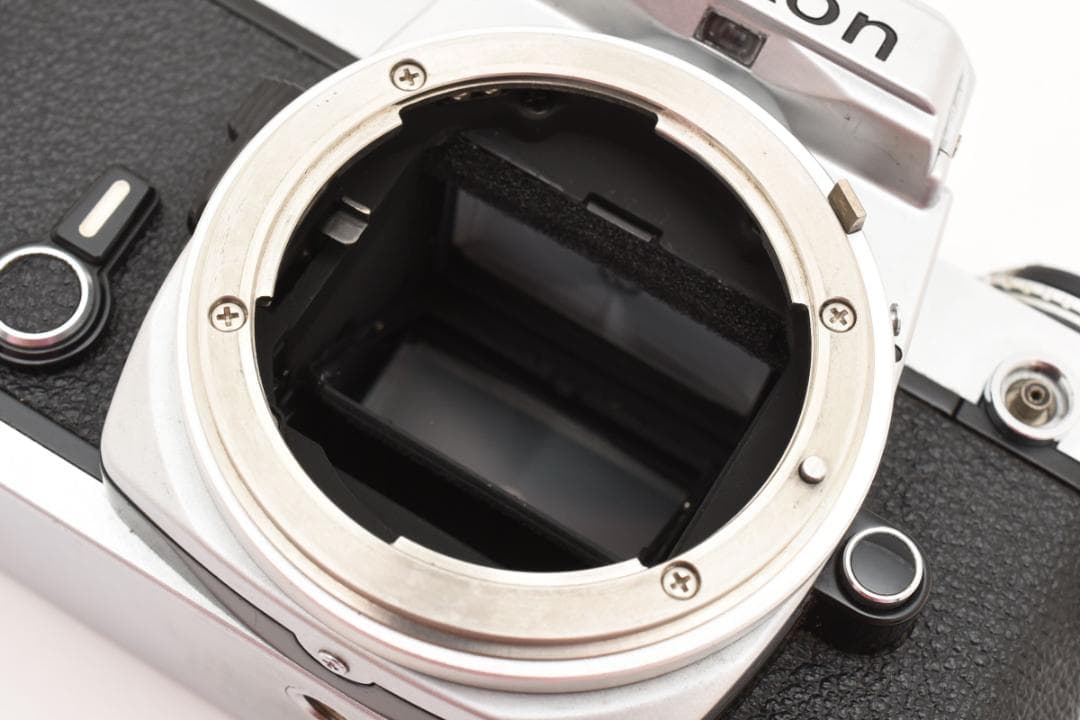 超美品 NIKON FE シルバー フィルムカメラ　モルト新品交換済 M297