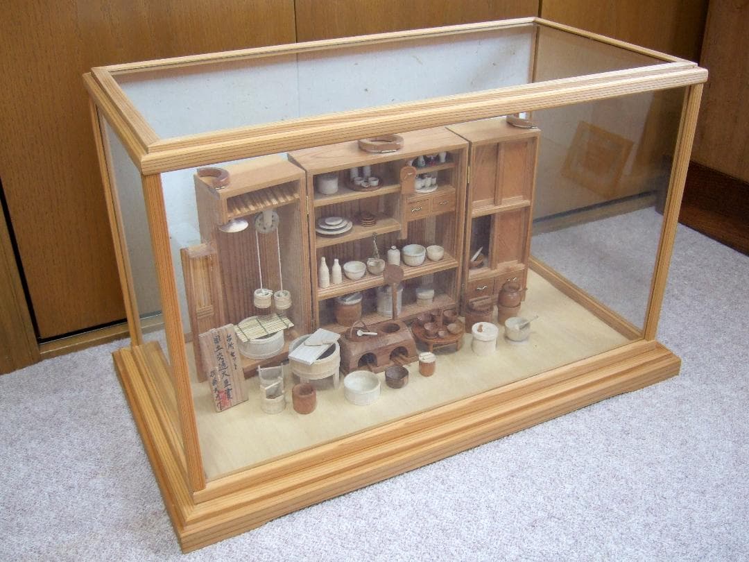 古い雛道具「台所セット」 ガラスケース付き / ミニチュア