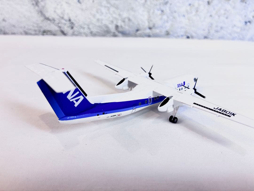ANA DHC-8-300型 JA801K ボンバルディア 1:200・Q300