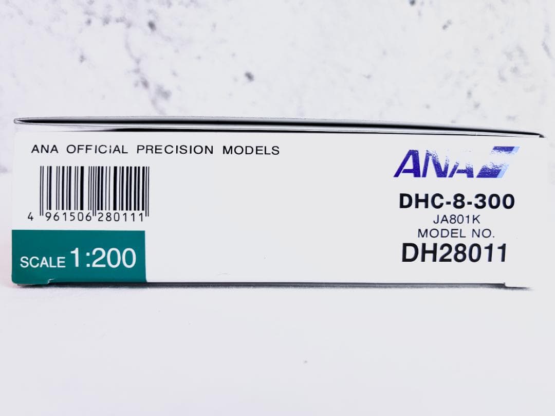 ANA DHC-8-300型 JA801K ボンバルディア 1:200・Q300