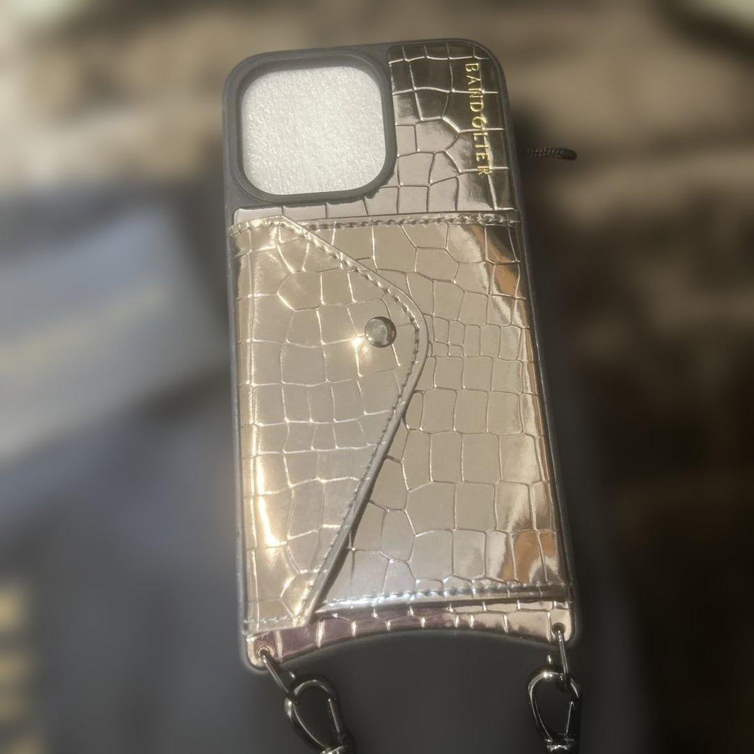 【美品】bandolierメタリックiPhoneケース 15Pro MAX