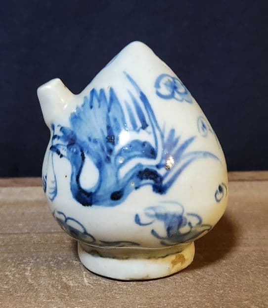 水滴　李朝　白磁　染め付　雲鶴絵柄